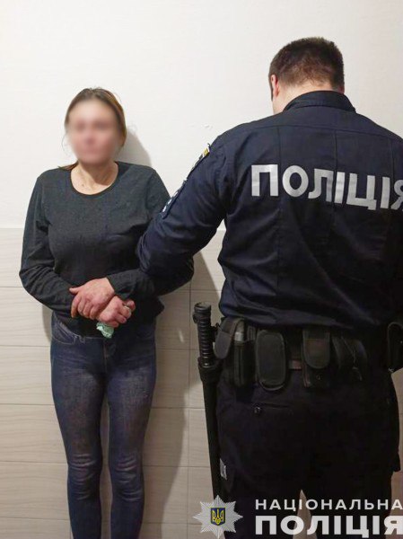 Поліцейські у Сновську викрили жінку, яка після вбивства спробувала приховати власну причетність до злочину