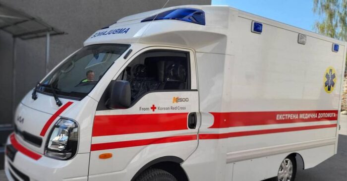 Сновська лікарня отримала авто швидкої допомоги від уряду Кореї