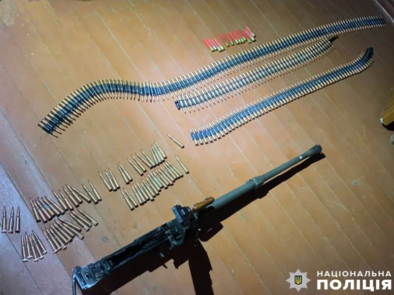 У Сновську під час виїзду на виклик про домашнє насильство поліцейські вилучили арсенал зброї