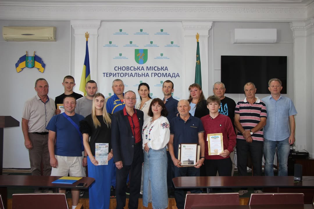 Спортсмени та тренери Сновщини отримали відзнаки до професійного свята