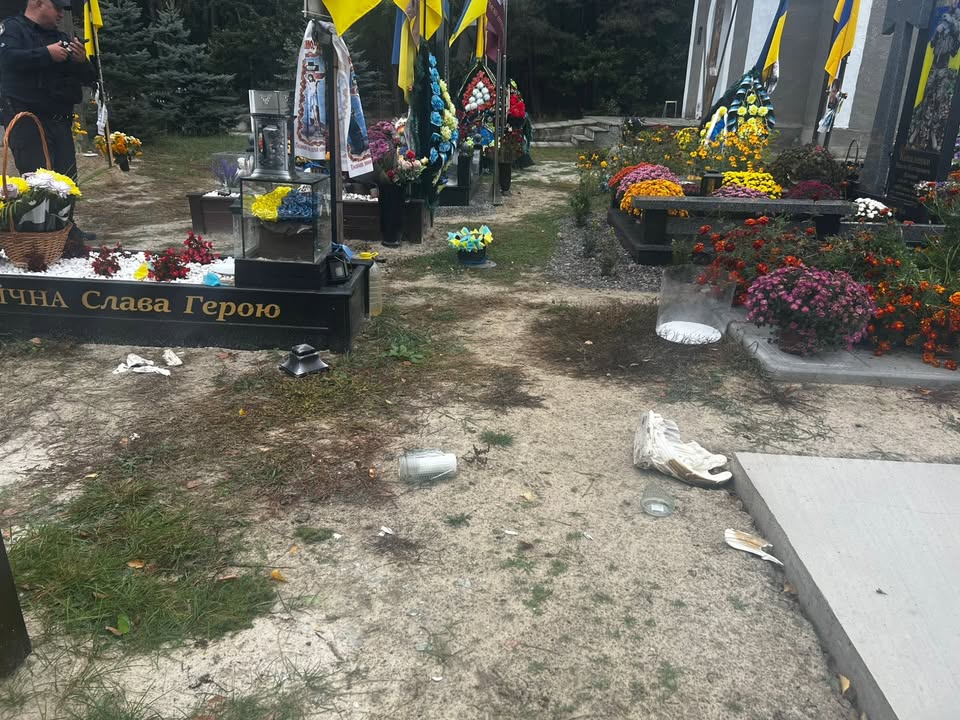 У Сновську розслідують факт наруги над могилами військових