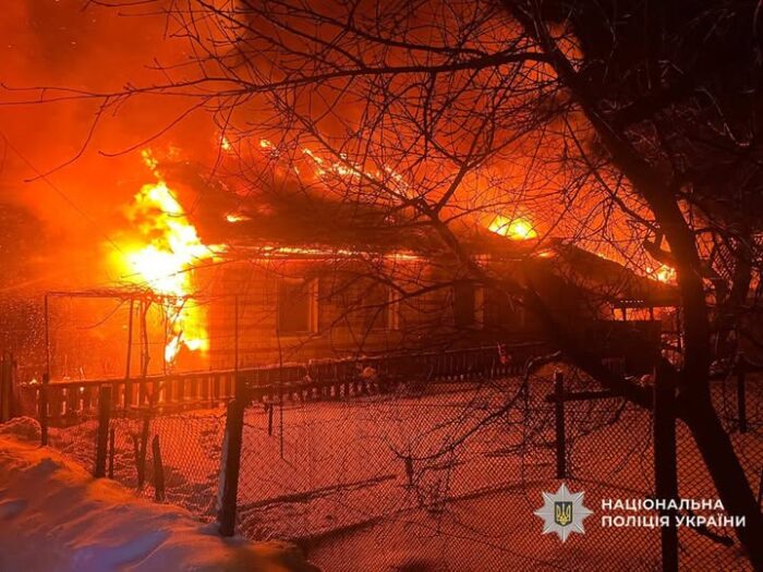У селі Сновської громади через влучання безпілотника зайнявся будинок