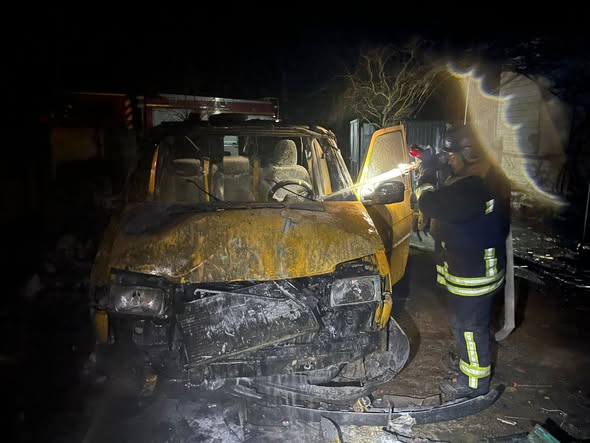 Через ворожі обстріли на Сновщині пошкоджені будинки та автівки