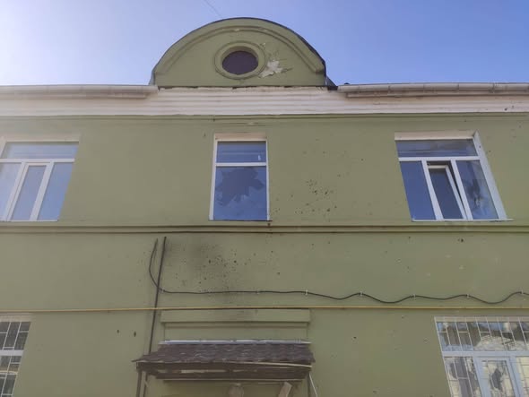 Сновськ під обстрілом: дрони пошкодили адмінбудівлі, підприємство та приватні будинки