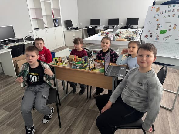 Команди Сновського ліцею №1 здобули перемоги на всеукраїнських змаганнях із робототехніки