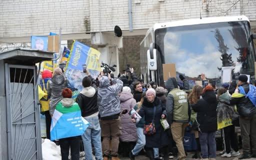 Сновщина зустрічає двох захисників із полону