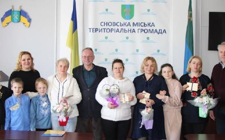 П’ятьом жителькам Сновської громади присвоїли звання «Мати-героїня»