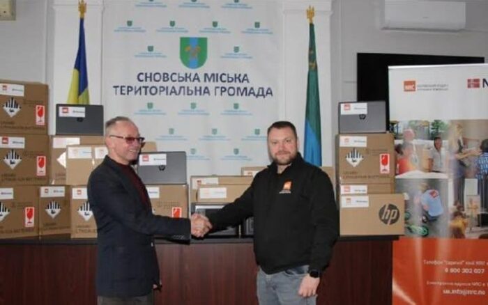 Сновська громада отримала ноутбуки та зарядні станції від міжнародних партнерів