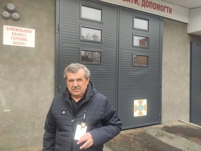 Рятувальник зі Сновська отримав «Знак пошани» за 30 років служби
