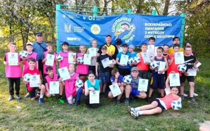 Команда Сновського ліцею №1 перемогла у другому етапі футбольних змагань