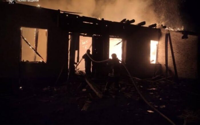Російські війська атакували безпілотниками Сновську громаду
