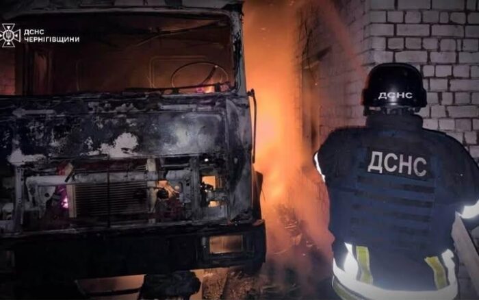 Російські війська обстріляли підприємства та АЗС у Сновську