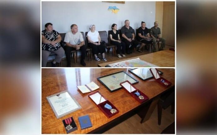 У Сновську рідним чотирьох військових передали державні нагороди